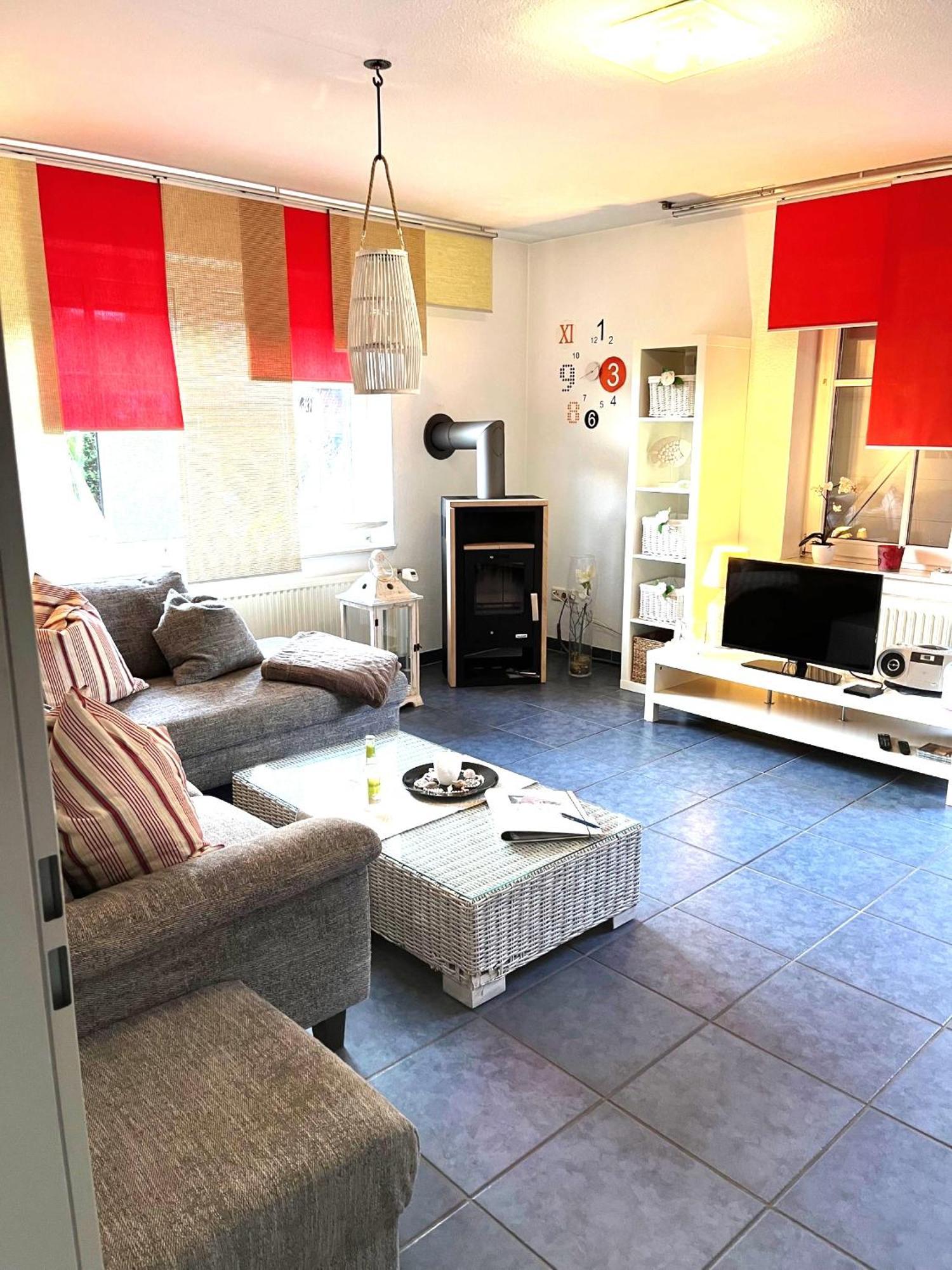 דיצום Ferienwohnung Haus Schwalbennest Eg מראה חיצוני תמונה